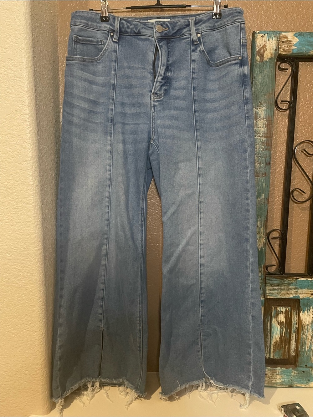 Light Wash Wide-Leg Frayed Hem Jeans
